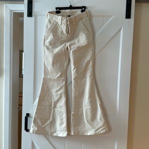 American Eagle flare corduroy pants. Color : cream Size: 4 women’s